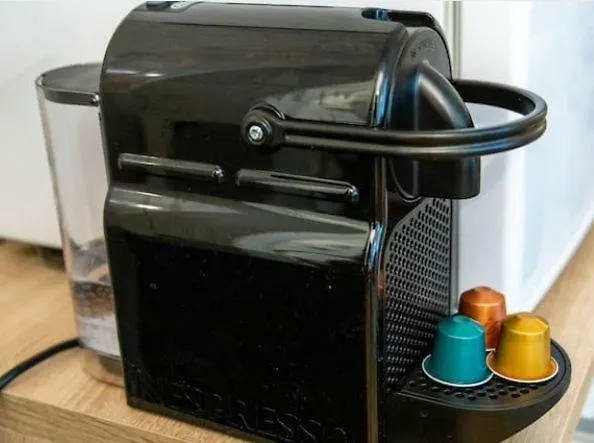 Contactless Check-in Located Netflix&nespresso * Wenen